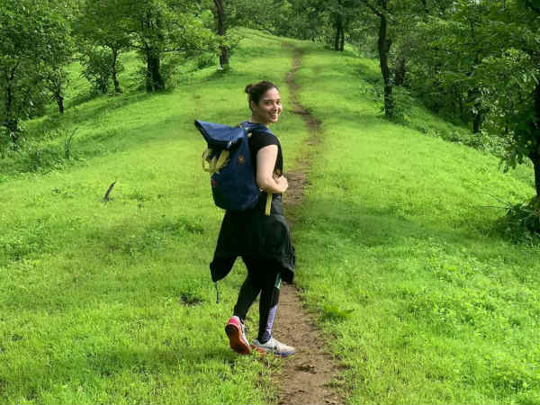 முதுகில் ஒரு பையுடன் 