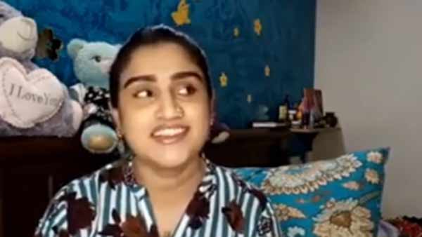 லைவில் லிப்லாக் 