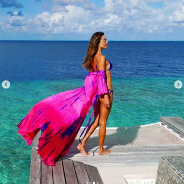 பிகினி தவிர எதுவும் 