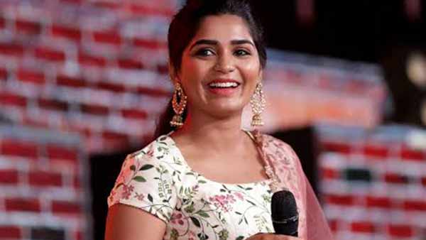 பாராட்டுகளைப் பெற்று பாராட்டுகளைப் பெற்று