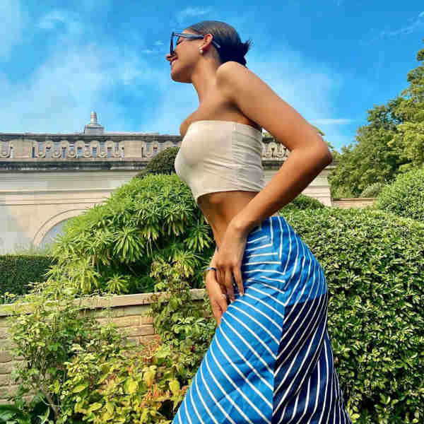 மயக்க வைக்கும் முன்னழகு