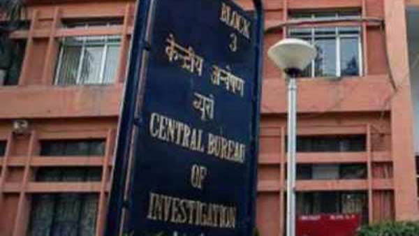 சி.பி.ஐ. அதிகாரிகள் 