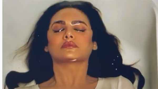 ரசிகர்களை மகிழ்விக்க