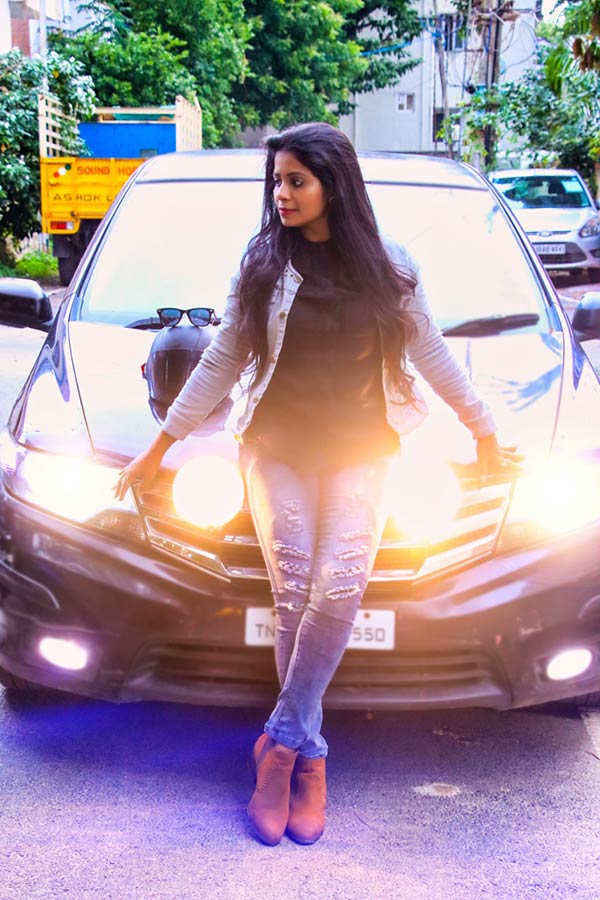 கார் ஓட்டக் கற்றார் 