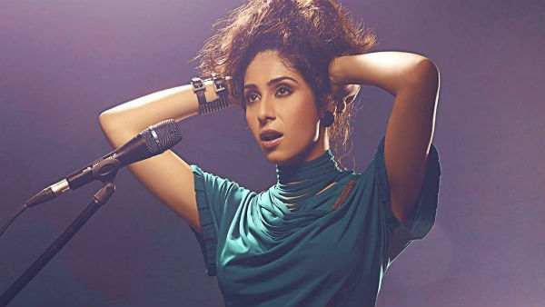 ரசிகை அல்ல