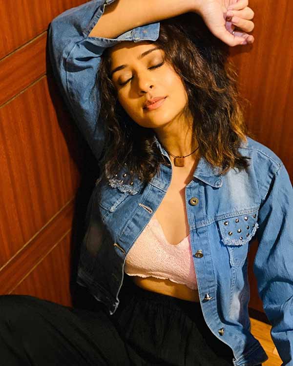 சட்டையை கழற்றி 