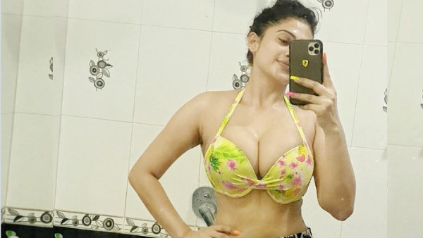 பாத்ரூம் செல்பி