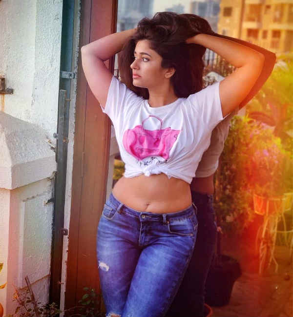 வேறுபட்ட கதைக்களம் வேறுபட்ட கதைக்களம்