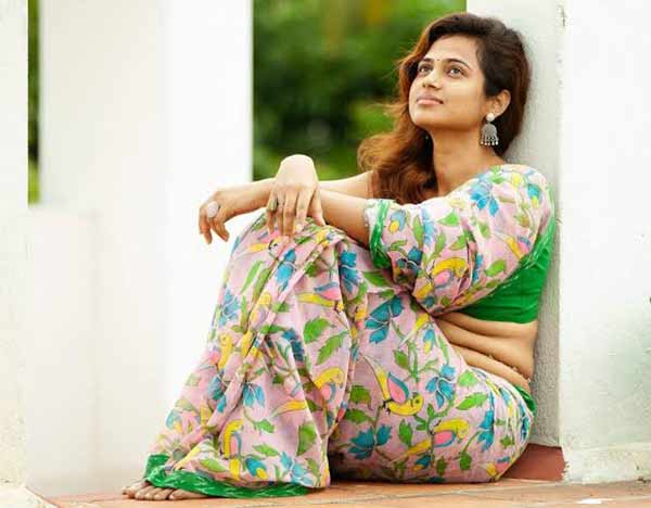 போட்டோசூட்டின் மூலம்