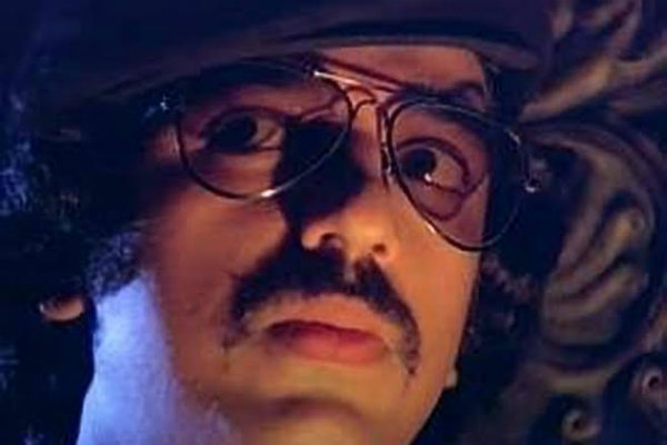 சிகப்பு ரோஜாக்கள் சிகப்பு ரோஜாக்கள்