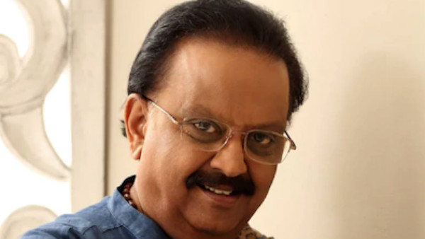 வீதிகளில் மெழுகுவர்த்தி ஏந்தி