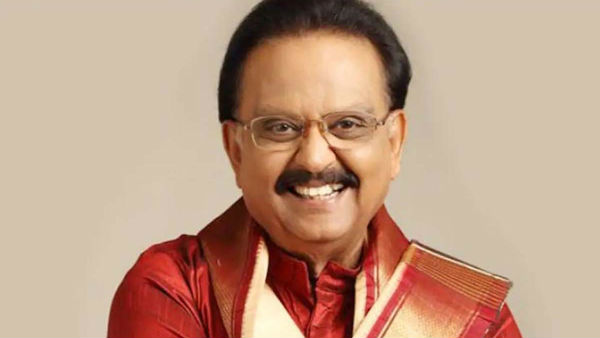 மருத்துவமனைக்கு வெளியே 