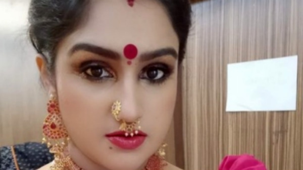 தொப்பியில் சேர்ந்த இறகு 