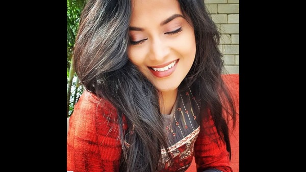 கதவை உடைத்து 