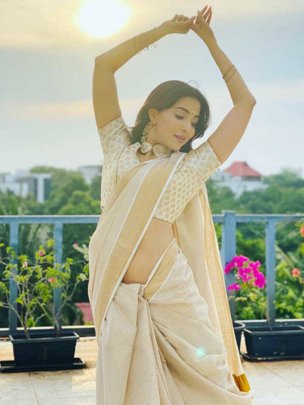 நடிகை பார்வதி நாயர் நடிகை பார்வதி நாயர்