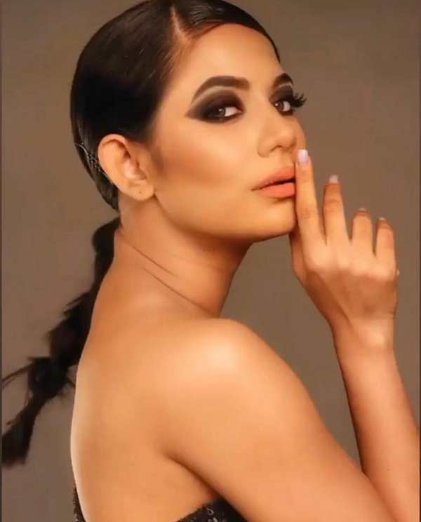 ஃபர்ஸ்ட் லுக்