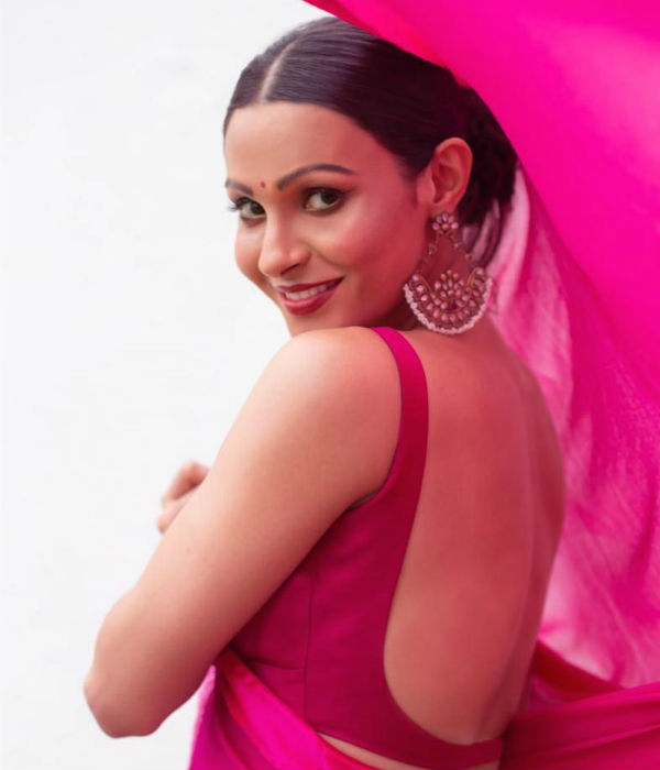 படு கவர்ச்சியாக