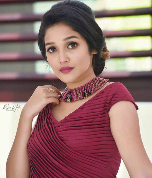 அத்தனை அம்சங்களும் 