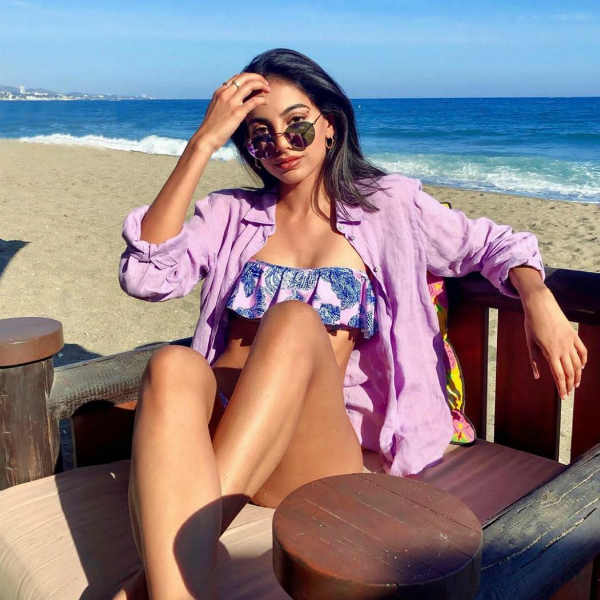 பிகினி உடையில்