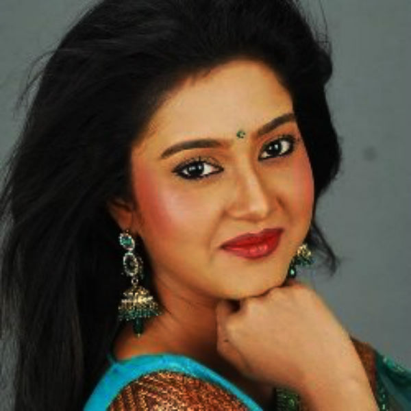 சித்ரவதை செய்கின்றனர் சித்ரவதை செய்கின்றனர்