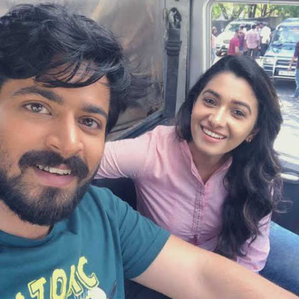 ரசிகர்களின் பேராதரவை 