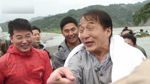 பாறையில் மோதியது 