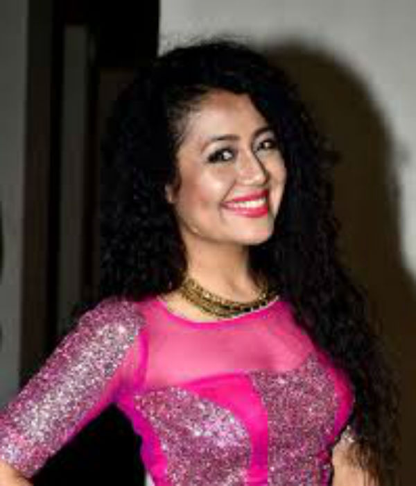 பாடகி பெயரும் பாடகி பெயரும்