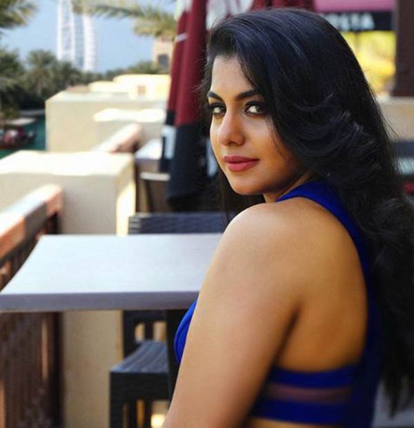 ஹோம்லி லுக்