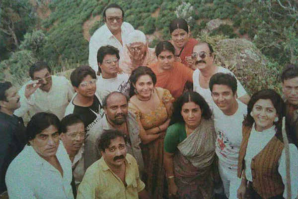 அச்சடிச்சு வச்சது போல் 4 பேர பாரு