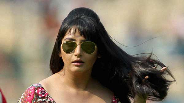 அனைத்தும் பொய் 