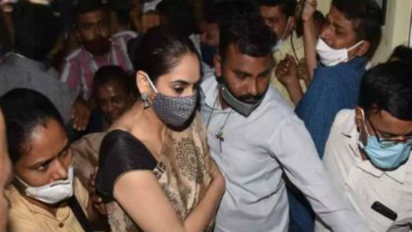 நடிகை ராகிணி கைது 