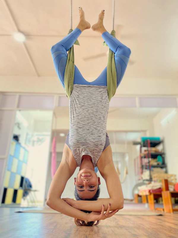 தலை கீழாக தொங்கி தலை கீழாக தொங்கி