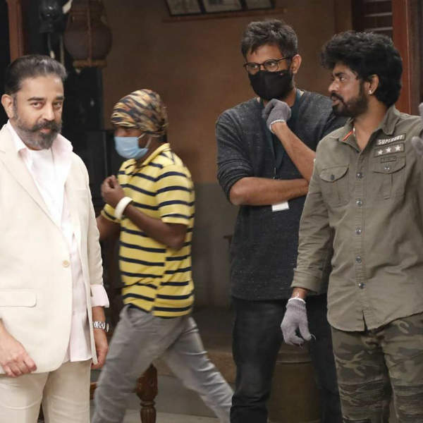 அதிகாரப்பூர்வமாக அதிகாரப்பூர்வமாக