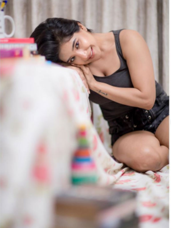 யானை மீது.. 