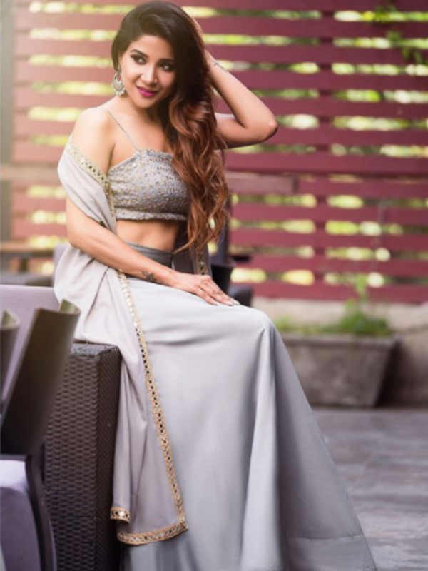 கையில் உருட்டுக்கட்டை 