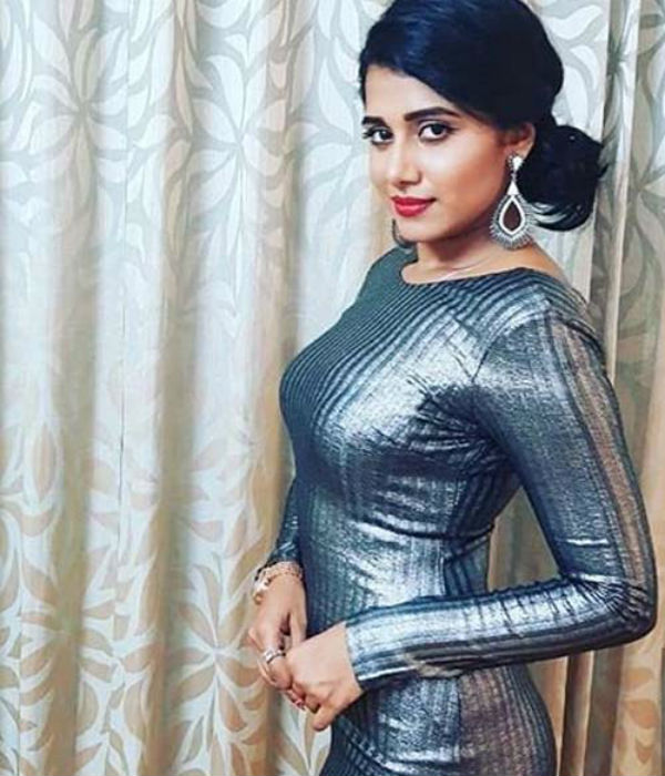 கவர்ச்சிக்கு பஞ்சமிருக்காது