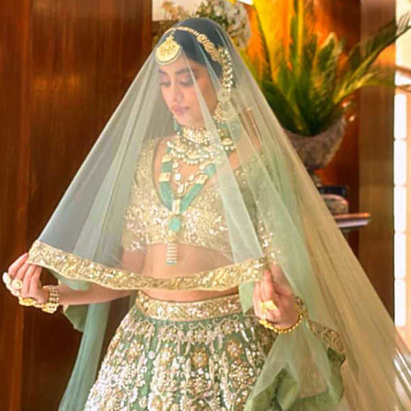 கார்த்திக் ஆர்யானுடன் 