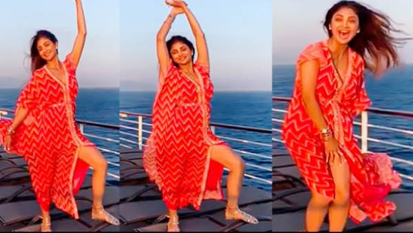 அடுத்தடுத்து ஒப்பந்தமாகி