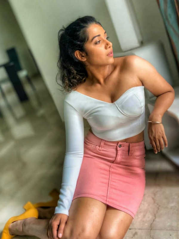 உள்ளாடை அணியாமல்