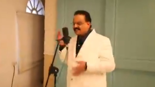 பாட்டுப்பாடியப்படி போஸ் 