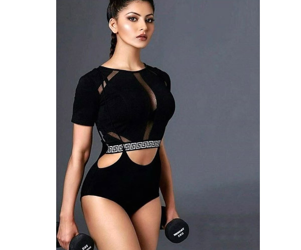 கைகளில் தம்புள்ஸ் 