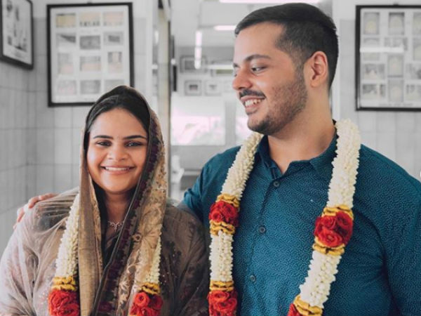 மாஸ்க் அணிந்து 