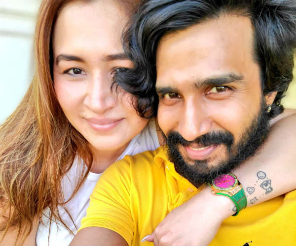 வெளிச்சத்திற்கு வந்த காதல் 