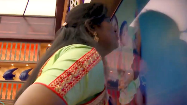 டிவிக்கு முத்தம் 