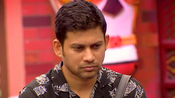 உங்க முன்னாடி பேசவே