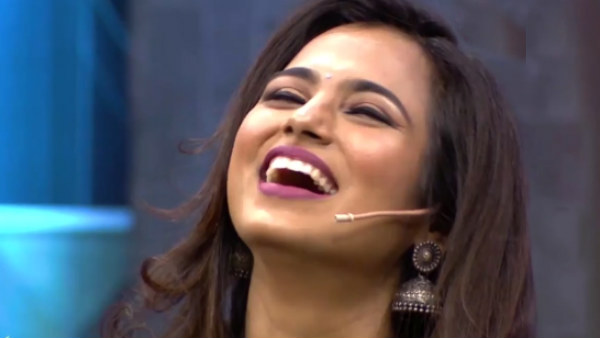 சத்யாம் தியேட்டர் வாசல்ல 