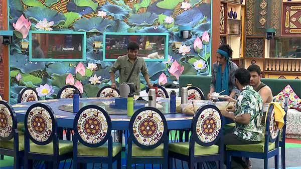 ரேகா கொடுத்த முத்தம்