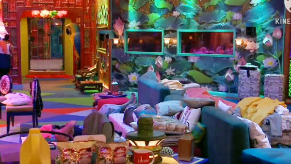 குளிரில் குறுக்கிக்கொண்டு 