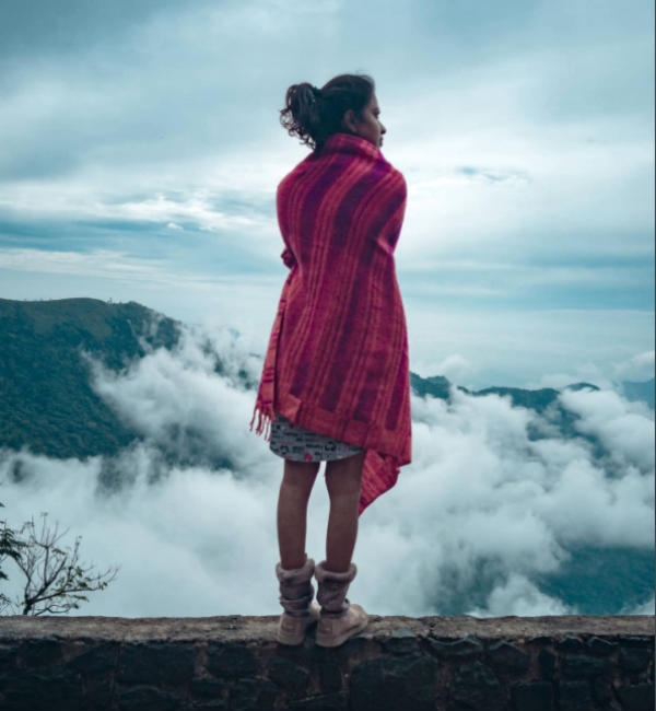 விழுந்துடப் போறீங்க விழுந்துடப் போறீங்க