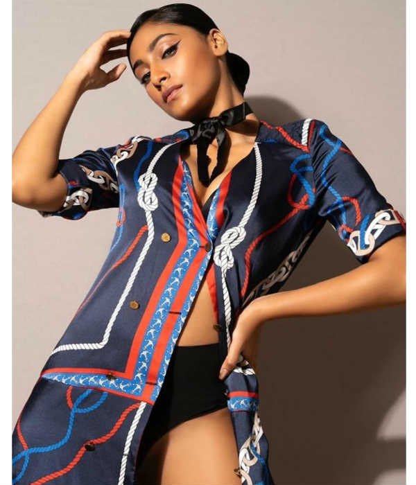 கதாநாயகியாக அறிமுகமாகிறார்